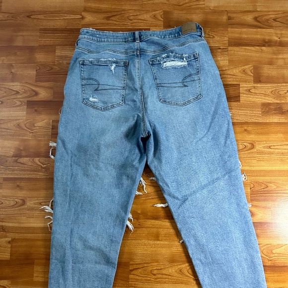 AE Mom jeans/High waisted - Picture 4 of 4